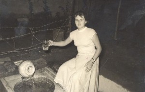 La giovane Malvina Tamburini beve alla 'sua' Fonte